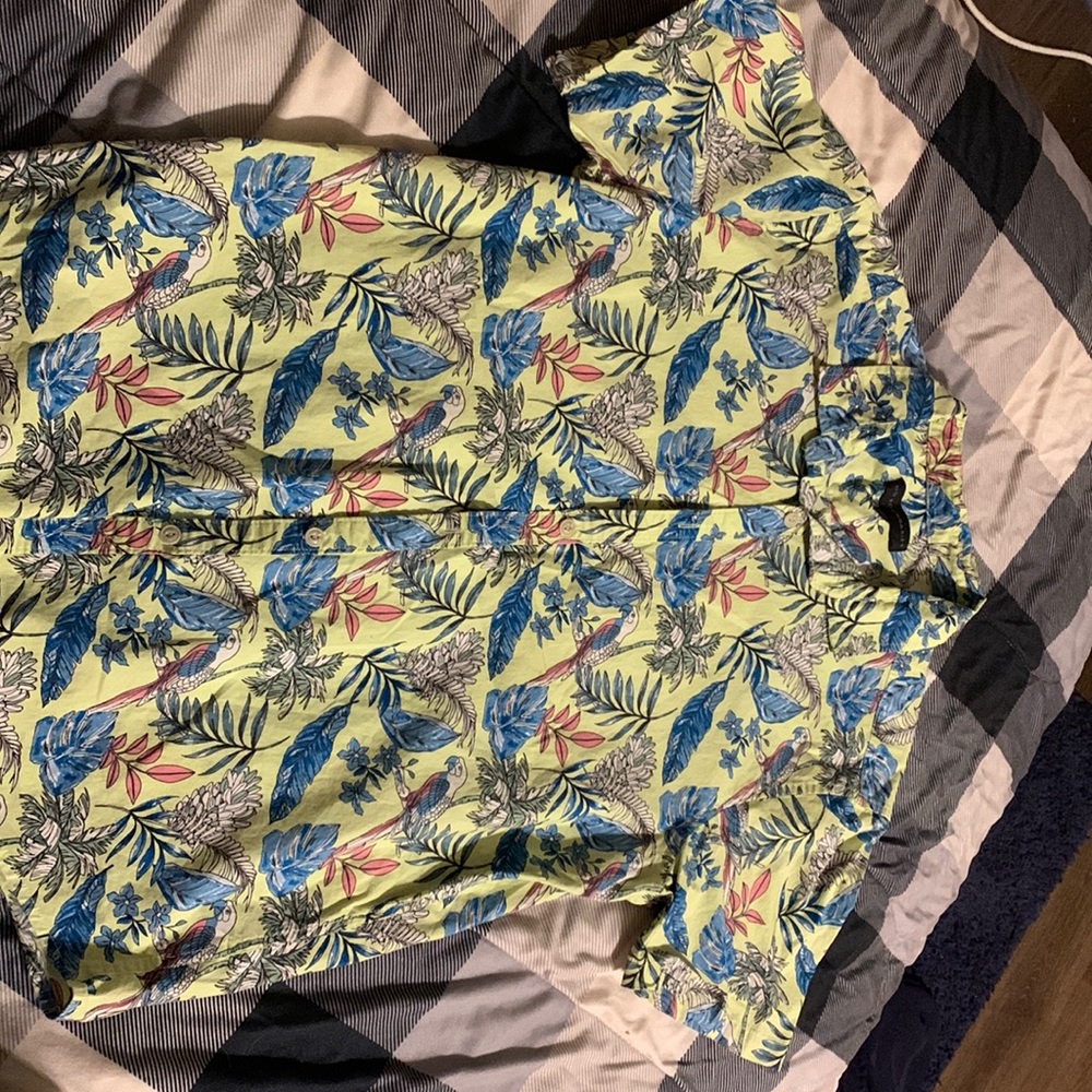 No Boundaries floral button up. Size Large.